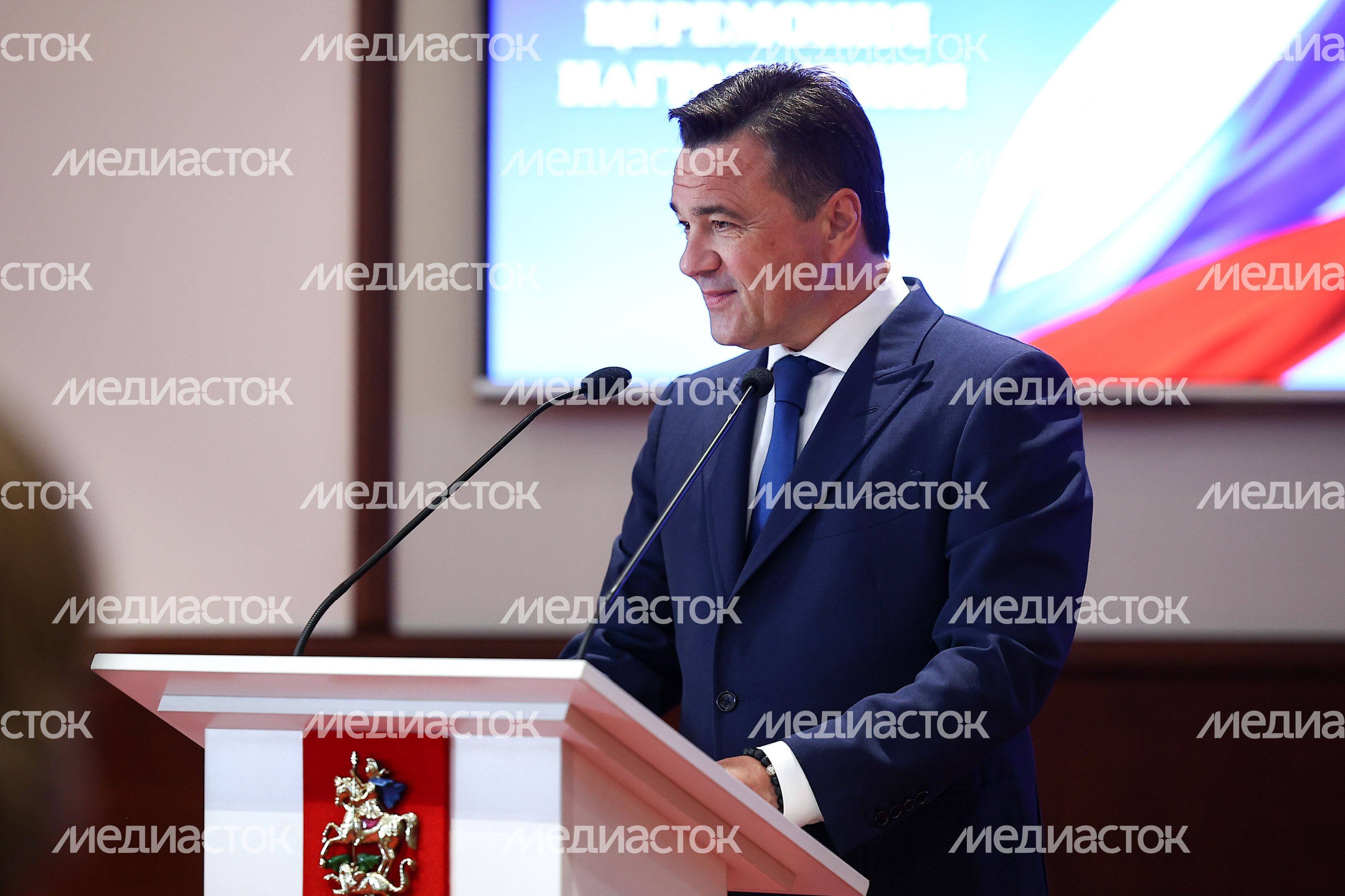 Андрей Воробьев наградил подростков, спасших людей в «Крокусе», а также работников образования и культуры