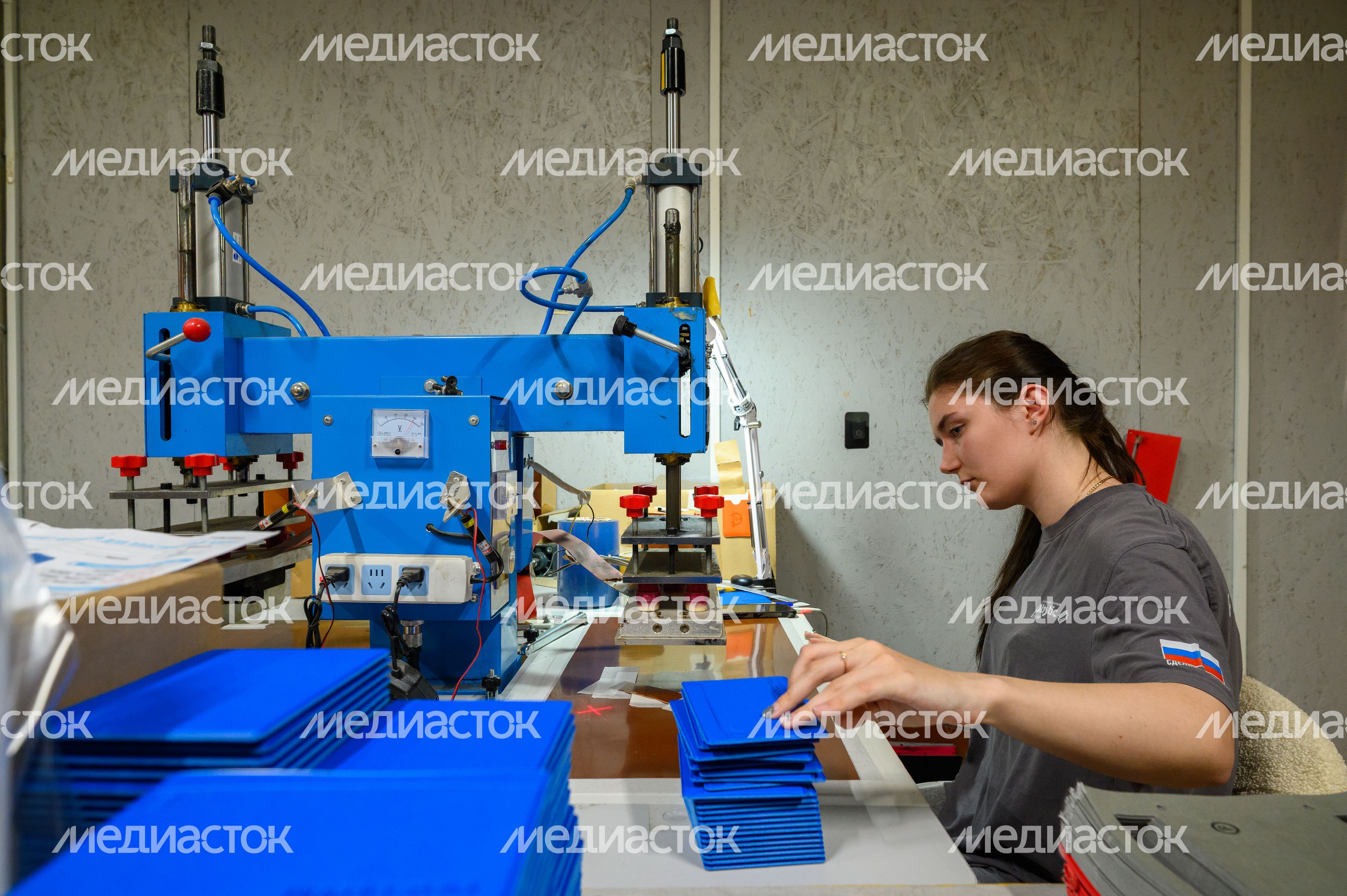 Производство продукции из экокожи на заводе ГК «ПЛАСТИК ОН ЛАЙН» в Красноармейске Производство продукции из экокожи на заводе ГК «ПЛАСТИК ОН ЛАЙН» в Красноармейске
