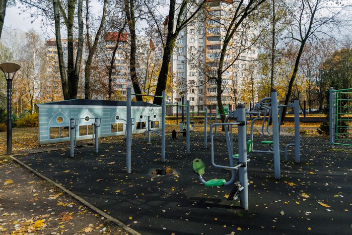 Спортивная площадка в Центральном парке культуры и отдыха в Ногинске осенью