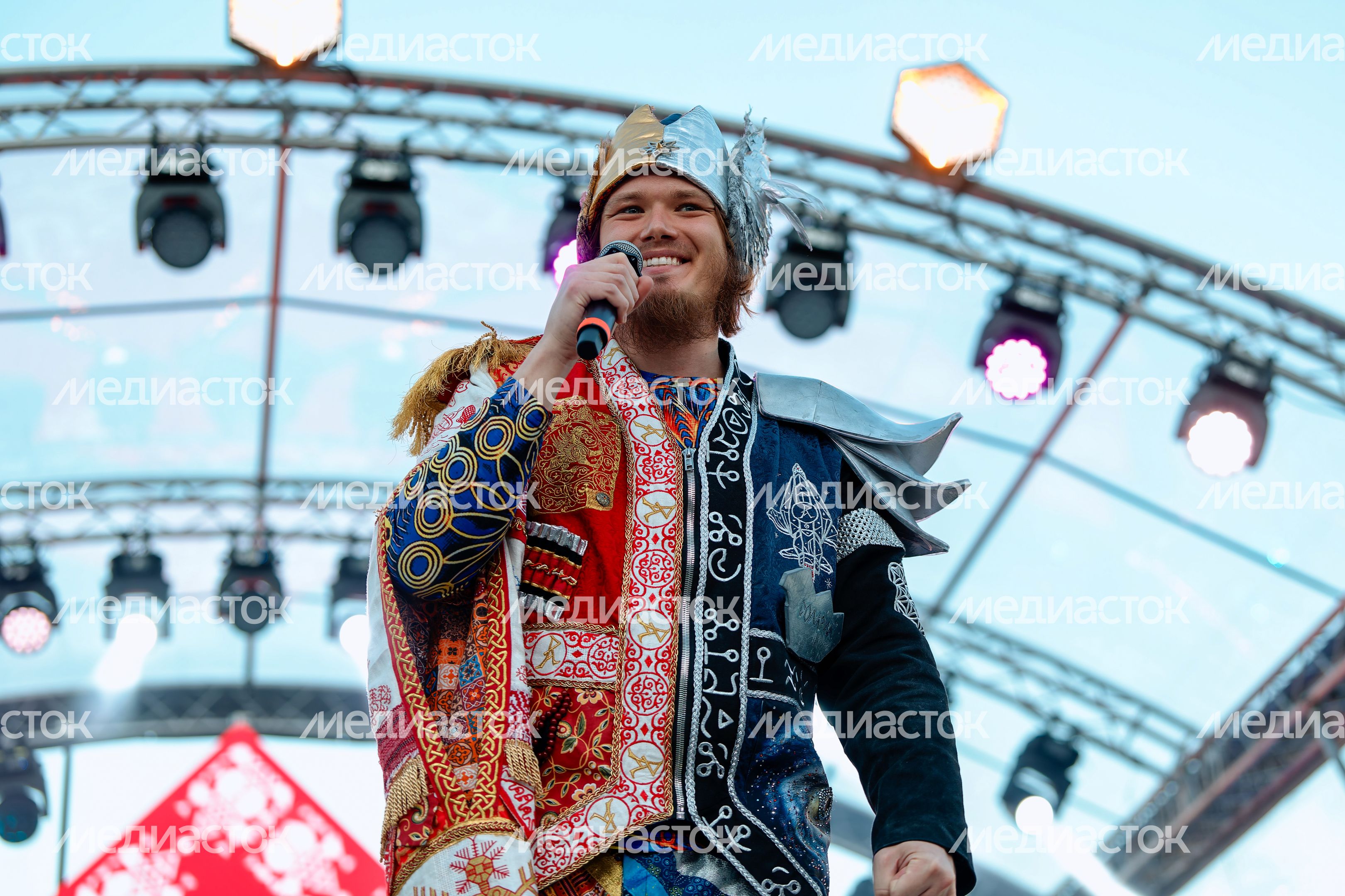 Певец Алексей Нарратив Бобров на конкурсе современной этнической музыки на фестивале «RUS_СВЕТ 2025» в Красногорске Певец Алексей Нарратив Бобров на конкурсе современной этнической музыки на фестивале «RUS_СВЕТ 2025» в Красногорске