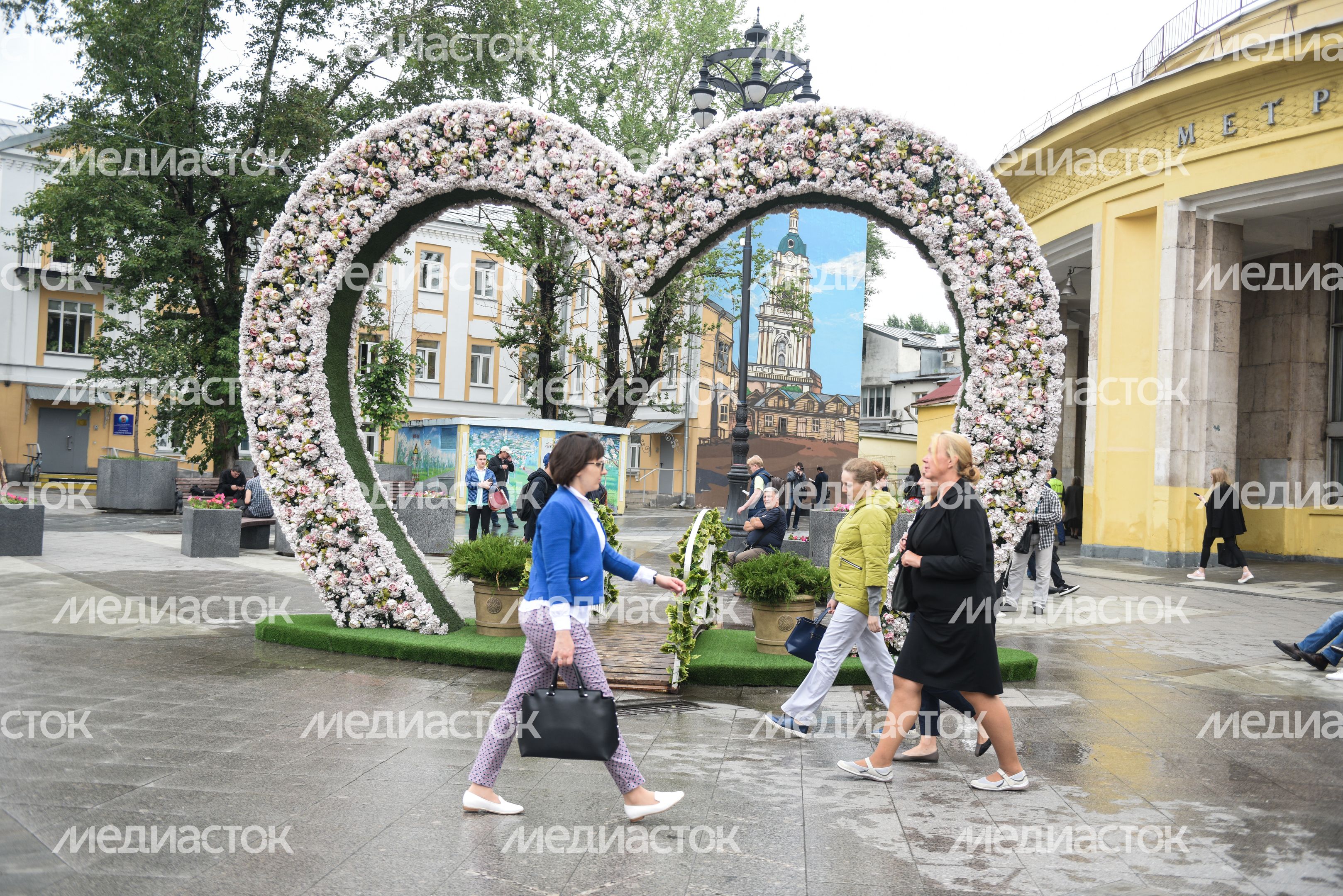 Подготовка площадок нового фестиваля Московское Лето Цветочный Джем