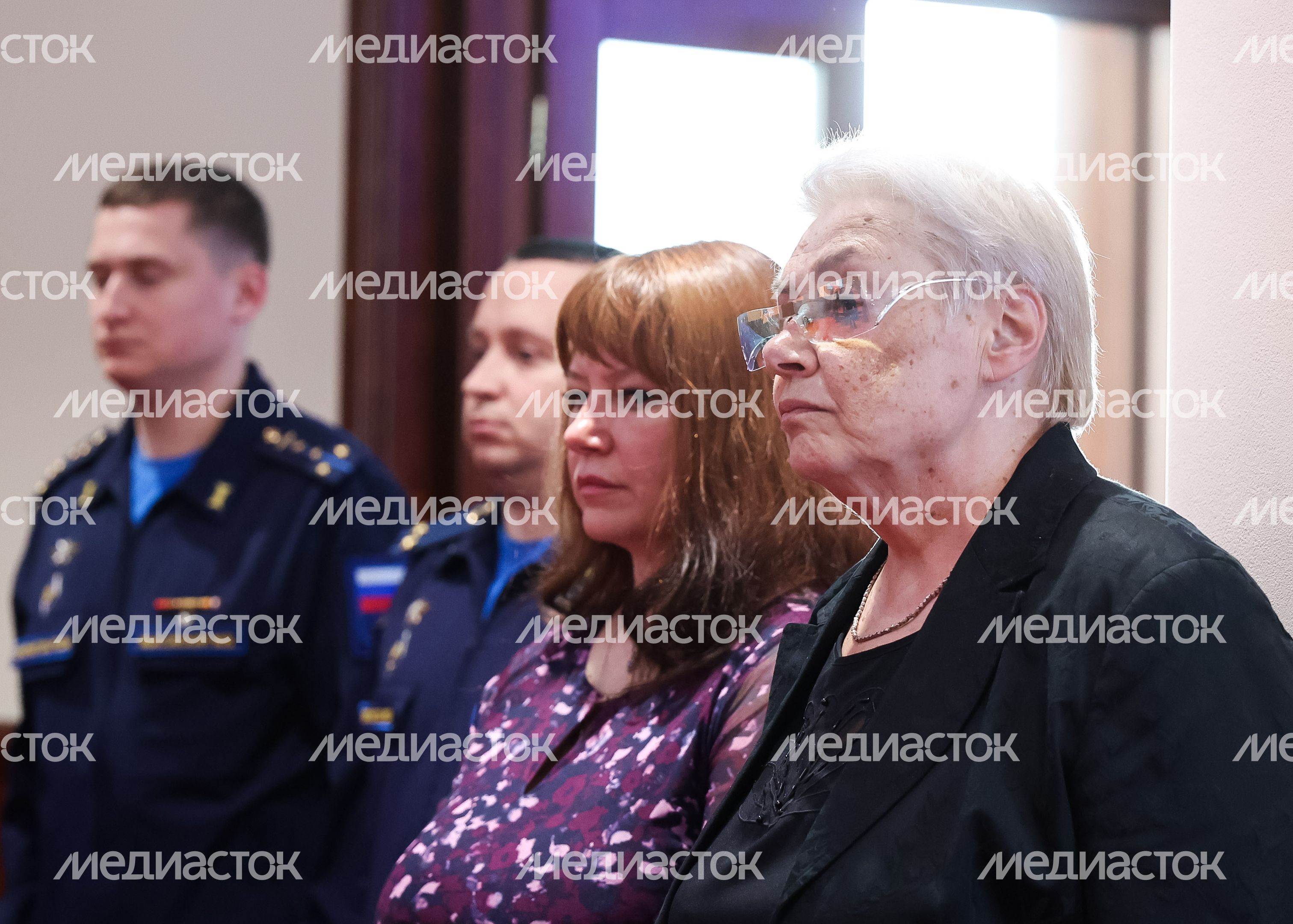 Родственникам легендарного лётчика Николая Терёхина передали "Золотую Звезду" Героя России Родственникам легендарного лётчика Николая Терёхина передали "Золотую Звезду" Героя России