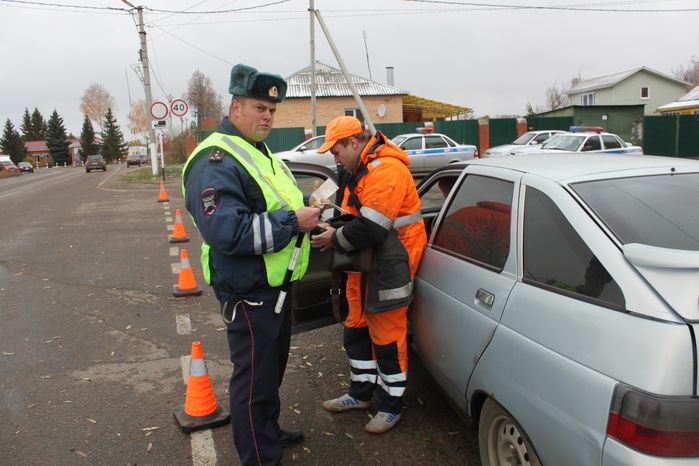 Инспектор ГИБДД в поселке Серебряные Пруды