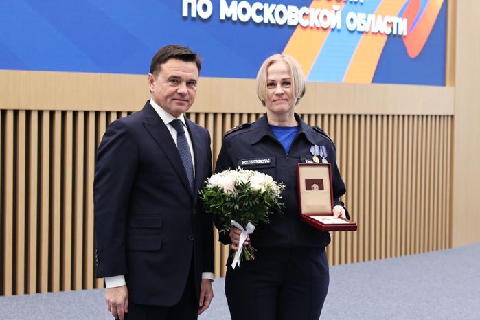 Андрей Воробьев поздравил сотрудников МЧС с Днем спасателя и 35-летием ведомства