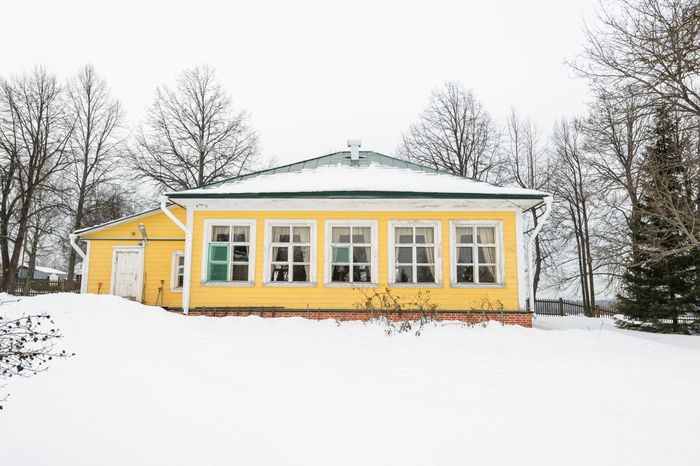 Солнечногорск. Выставка «Жизнь без начала и конца» в усадьбе Тараканово