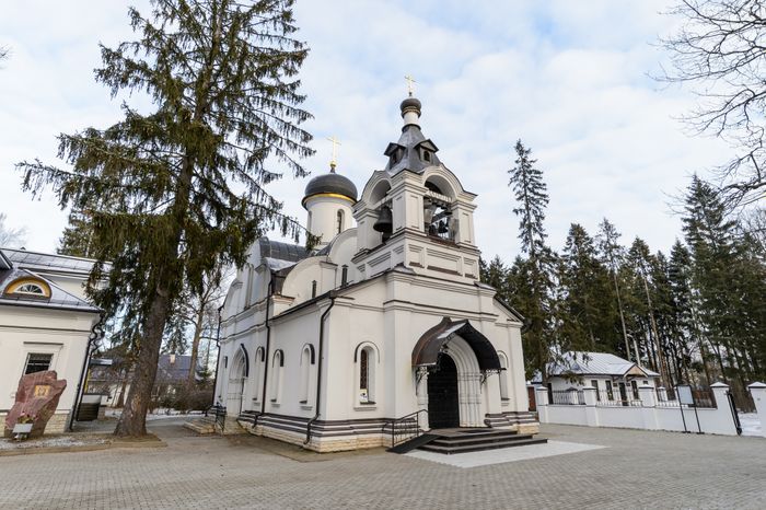 Сергиев Посад. Сергиевский храм. Осень