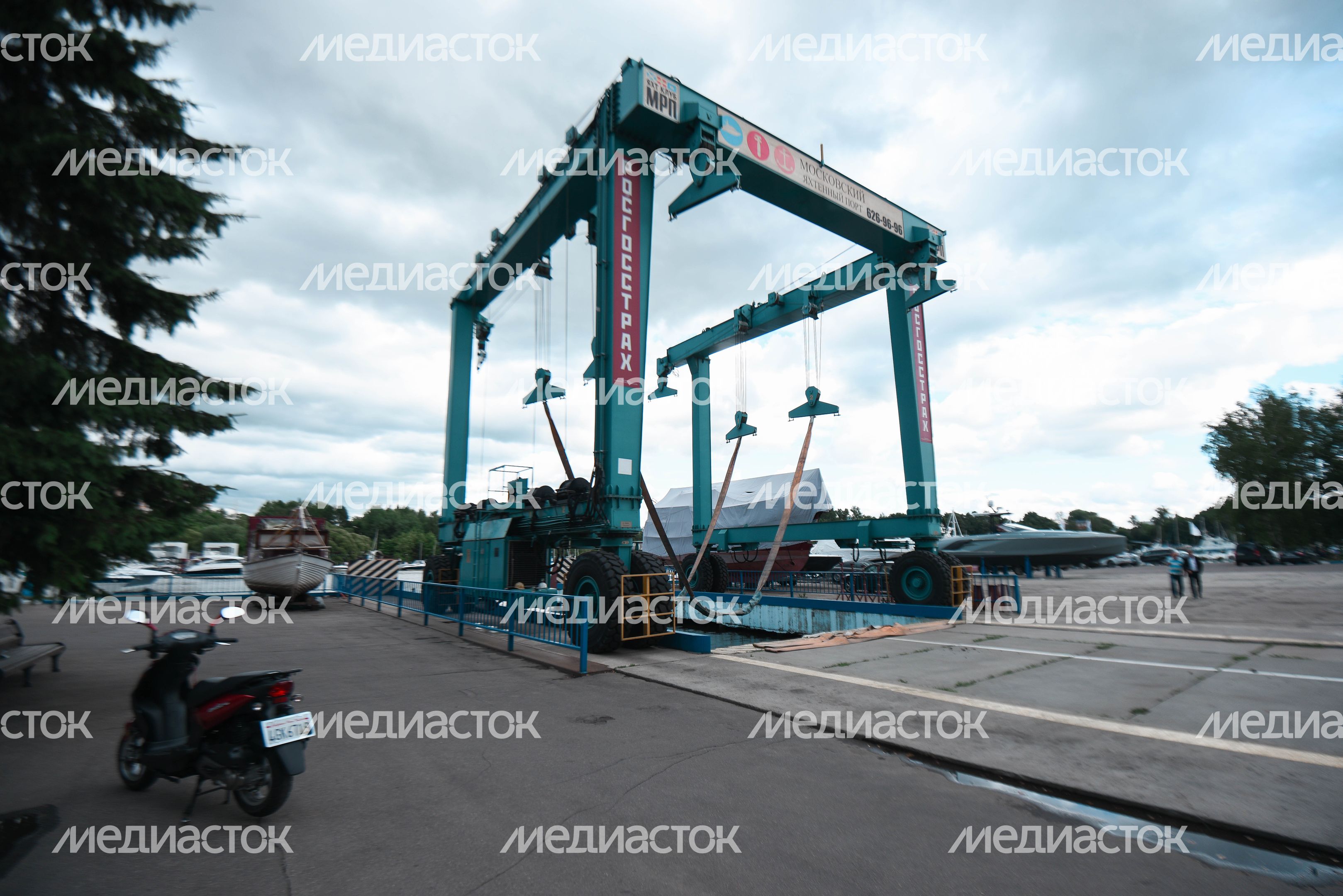 Московский международный яхтенный порт в Долгопрудном