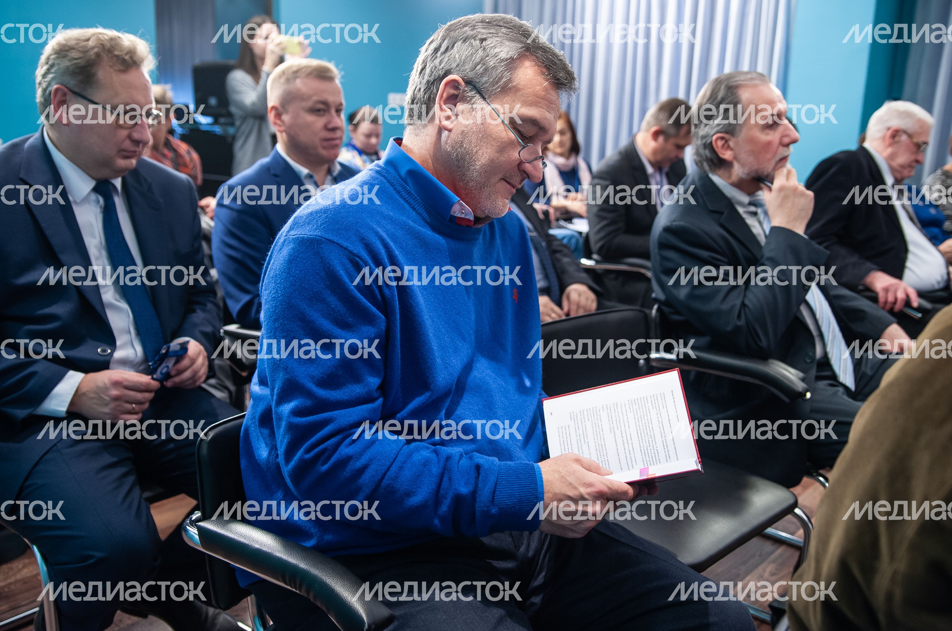 Презентация книги Александра Чумикова «Москва-400. Кам-са-мол! 90-е»