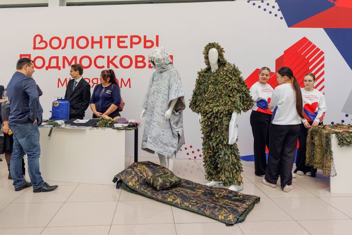 Выставка изделий, изготовленных волонтерами, на форуме волонтеров Московской области в Красногорске