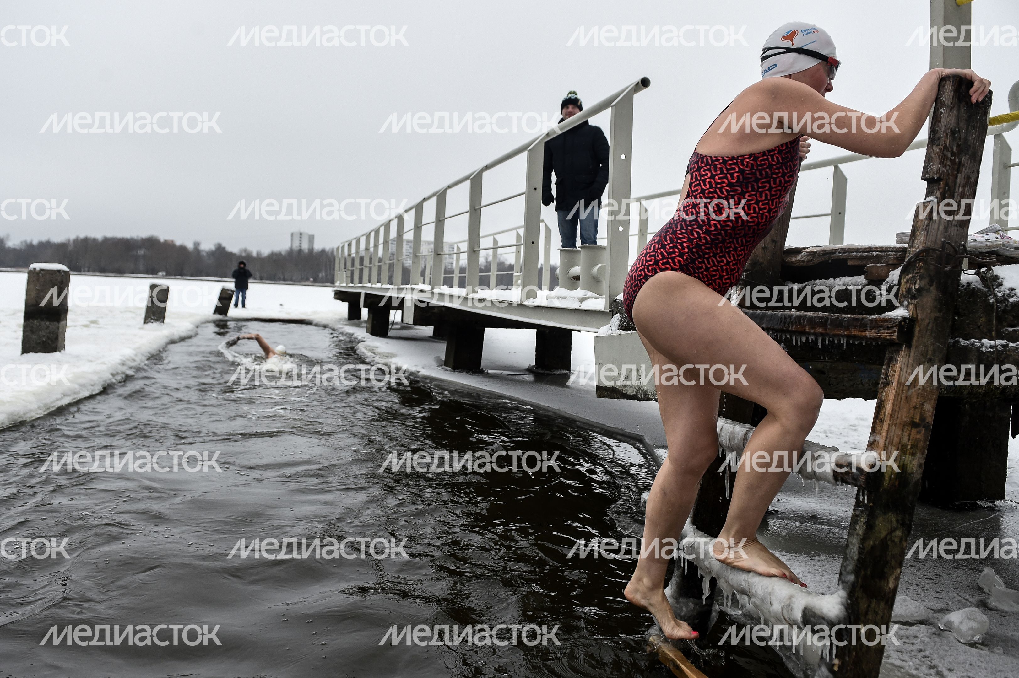 Купание моржей в Долгопрудном