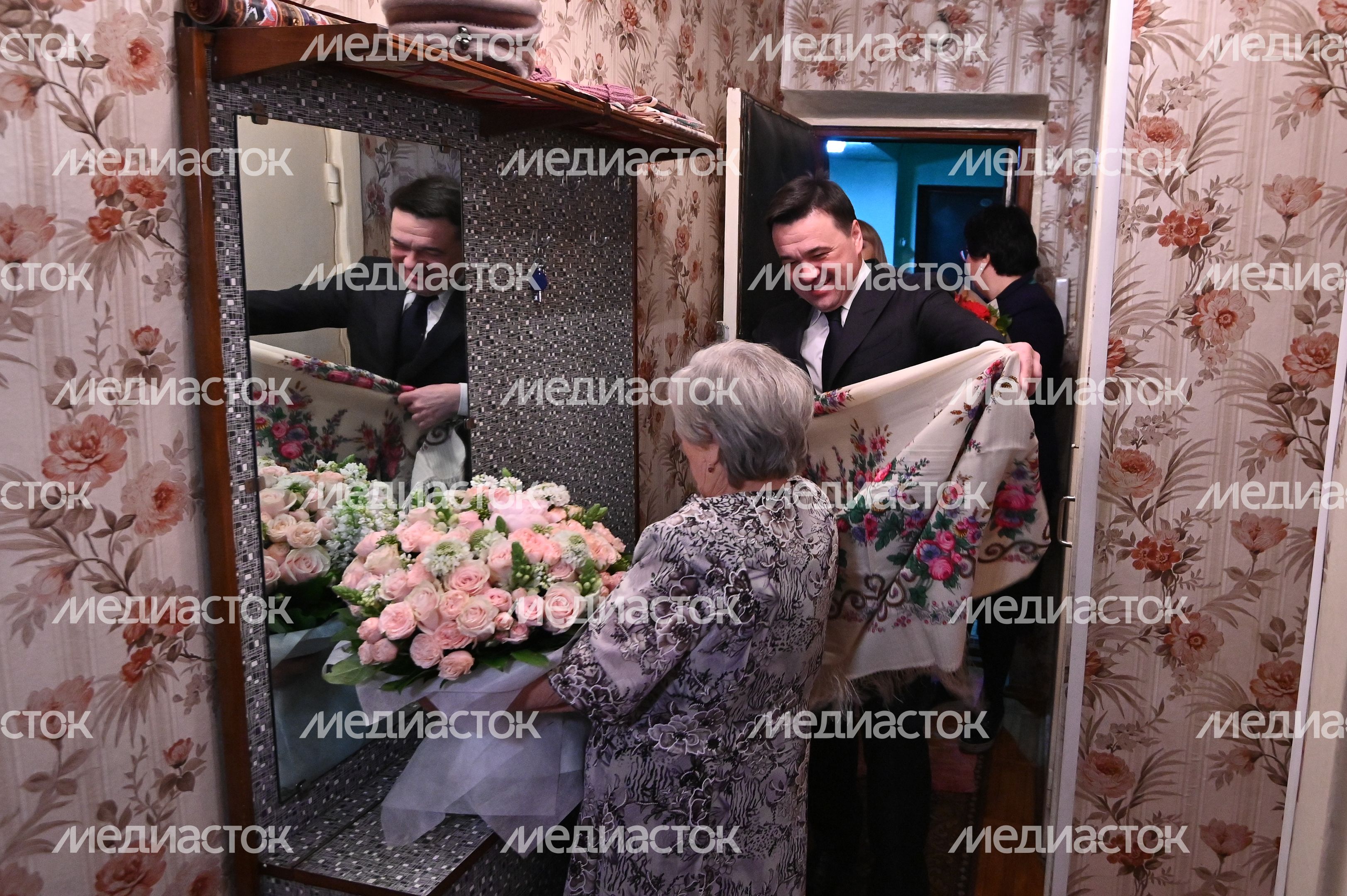 Поздравление с 90-летием и Новым годом жительницы Красногорска