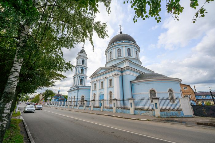 Собор Богоявления Господня на набережной 60-летия Октября в Ногинске Богородского округа