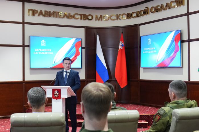 Андрей Воробьев вручил государственные награды добровольцам БАРСа