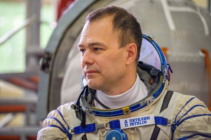 Член дублирующего экипажа космонавтов МКС-75 – Дмитрий Петелин на комплексной тренировке в Звездном городке