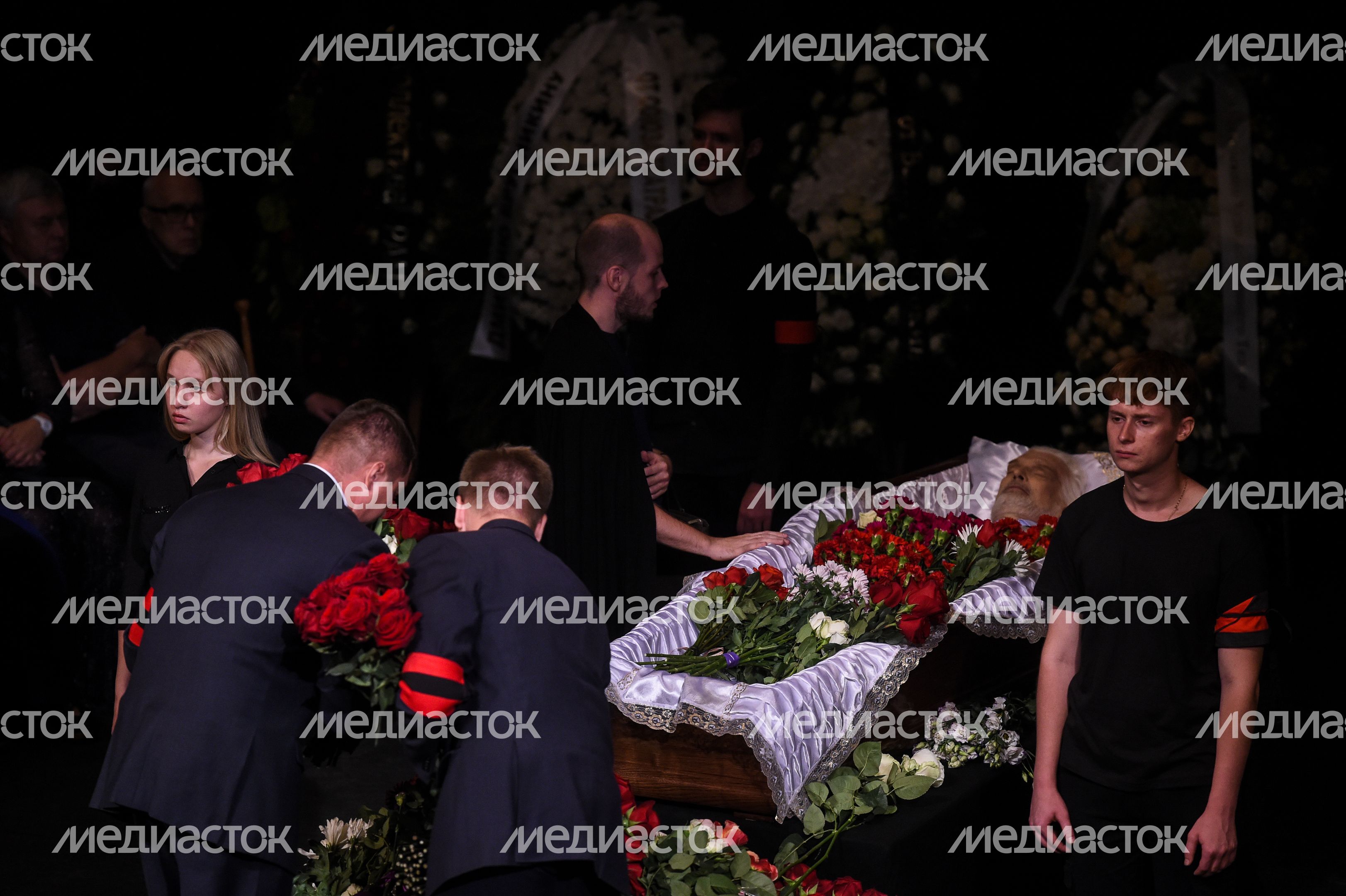 Церемония прощания с актером Дмитрием Брусникиным в Москве Церемония прощания с актером Дмитрием Брусникиным в Москве