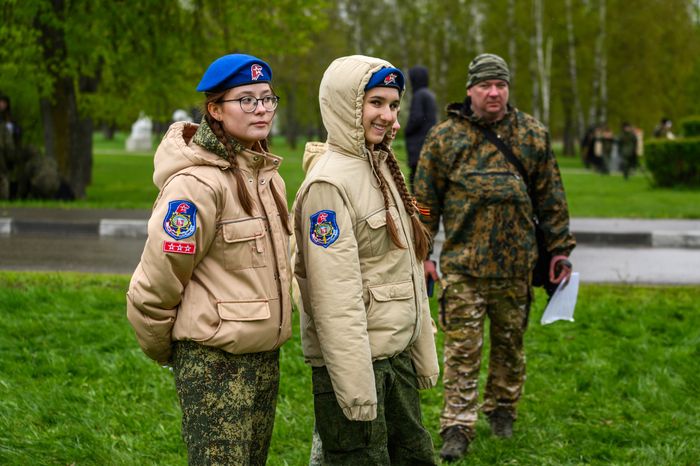 Военно-патриотическая игра «Юнармия, вперед!», посвященная Дню Победы, в Горках Ленинских