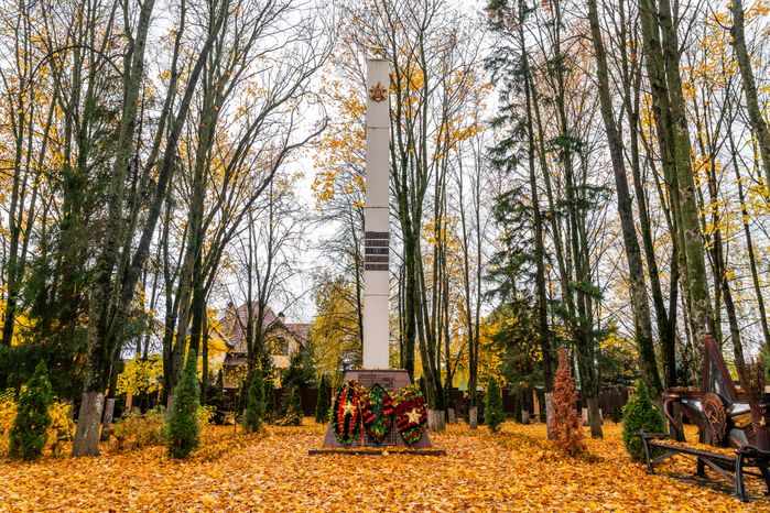 Обелиск погибшим войнам в деревне Марьино округа Красногорск