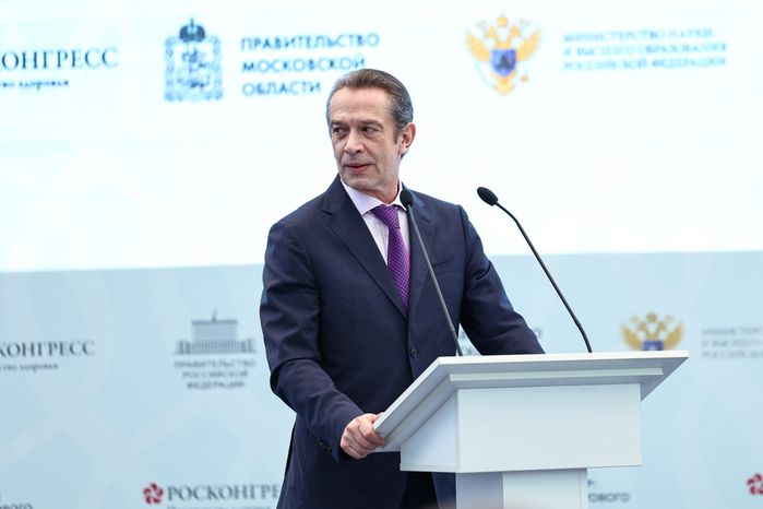 Владимир Машков на пленарной сессии форума "Россия и мир: тренды здорового долголетия"