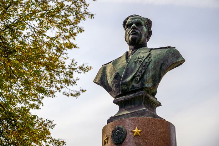 Сквер имени В.Н. Леонова в Зарайске