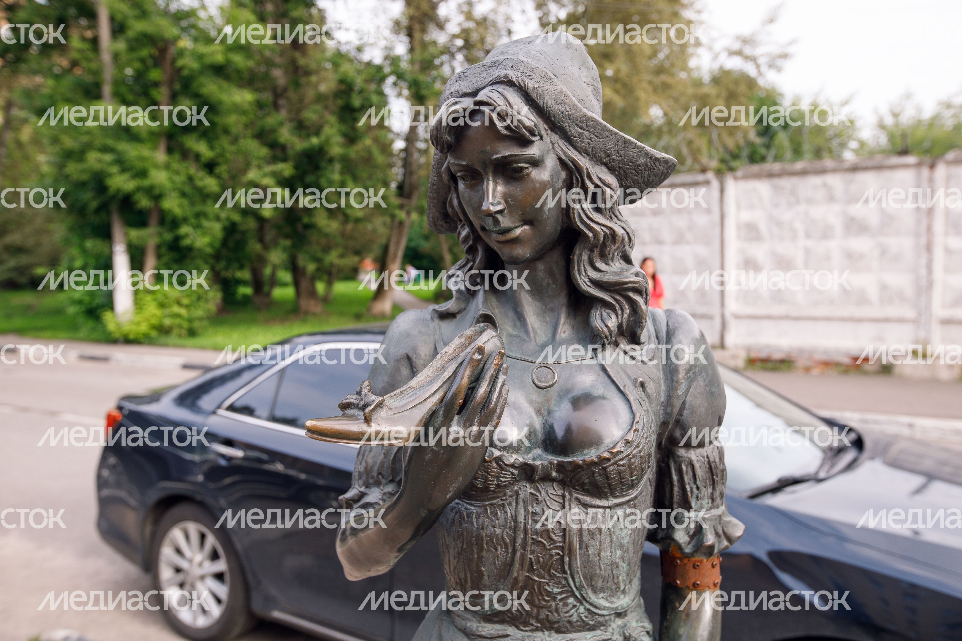 Долгопрудный. Скульптура Золушка Долгопрудный. Скульптура Золушка