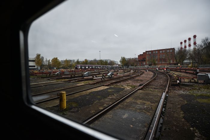 Дезинфекция поезда в московском метро для защиты от коронавируса