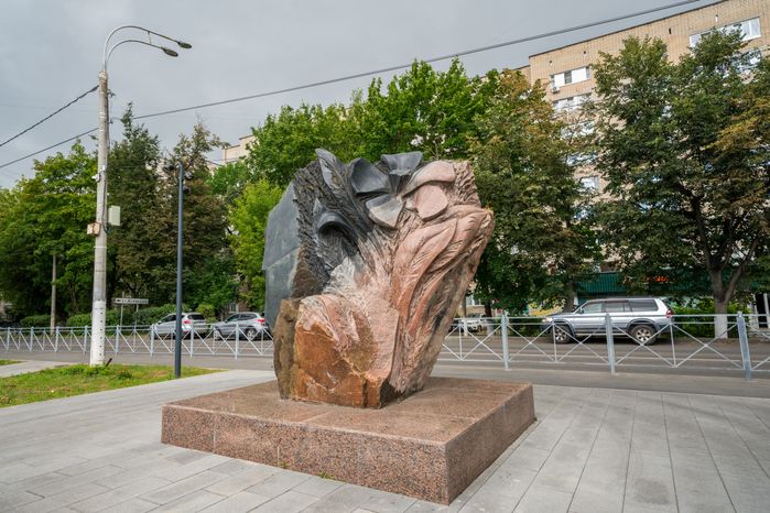 Памятник подольчанам – ликвидаторам катастроф в сквере Спасателей Подольска