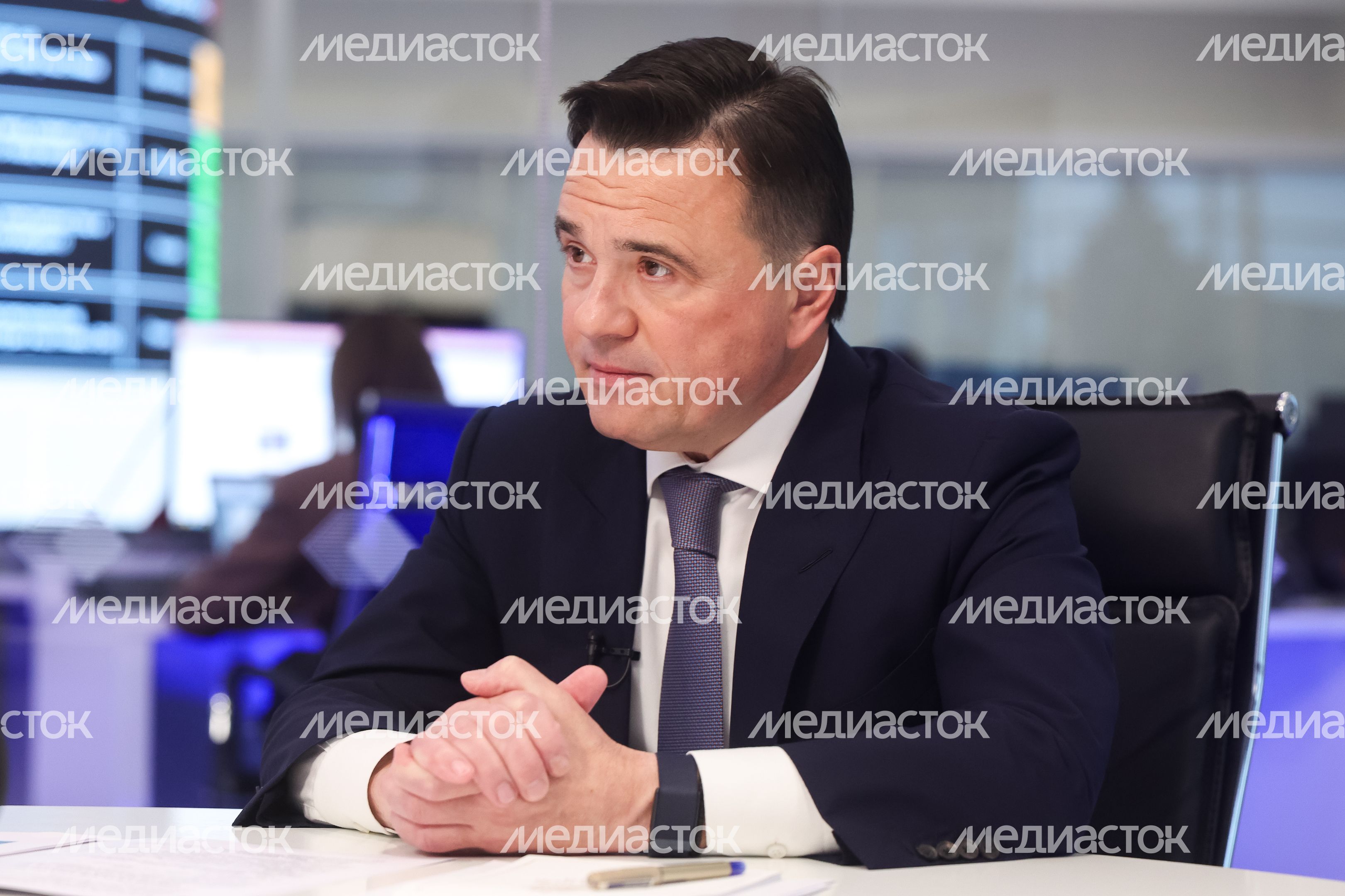 Андрей Воробьев выслушал просьбу старосты деревни Буняково и жителя села Красный Путь Андрей Воробьев выслушал просьбу старосты деревни Буняково и жителя села Красный Путь