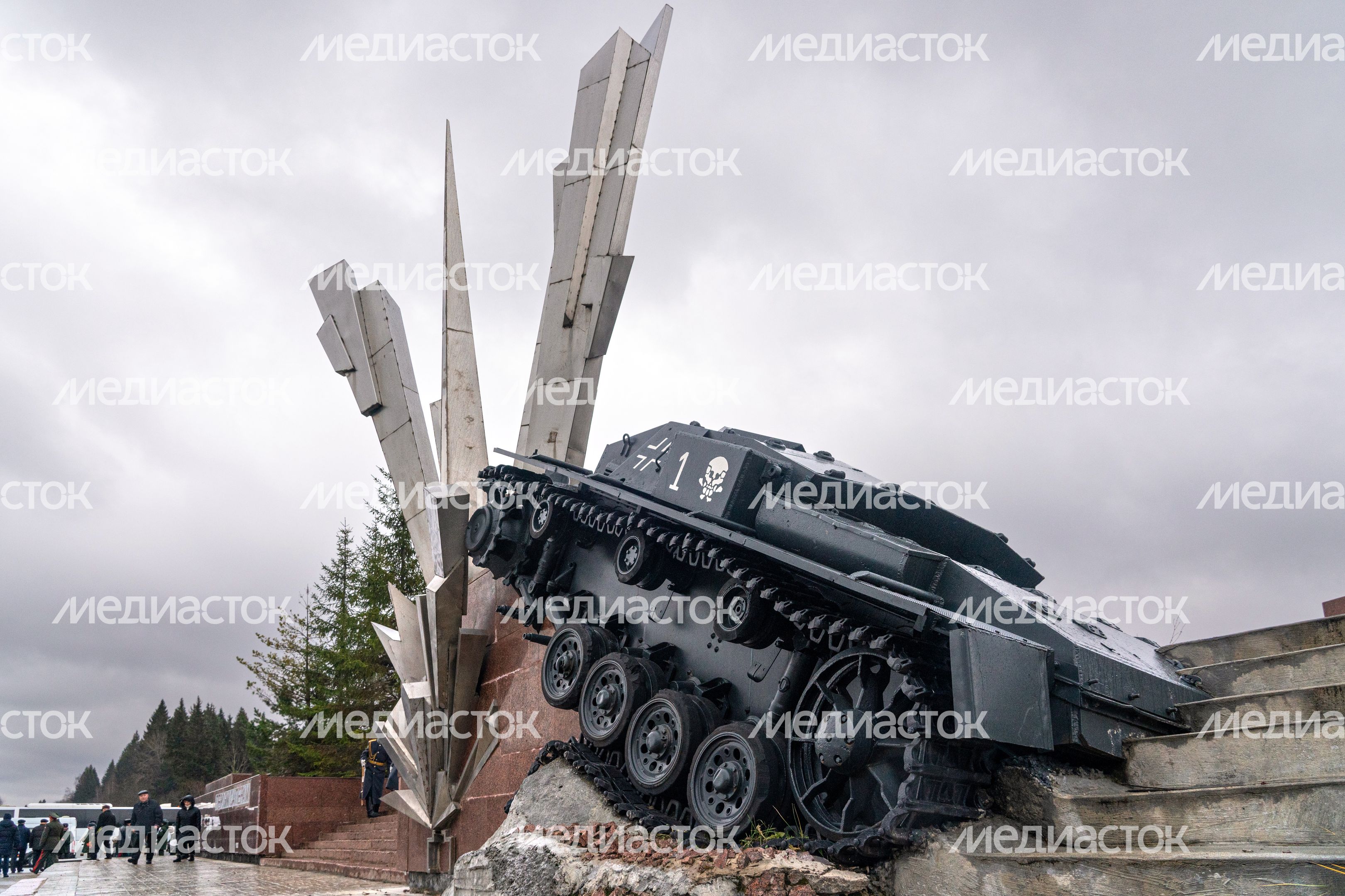 Мемориал "Взрыв", посвященное подвигу 11 героев-саперов, в Волоколамском округе Мемориал "Взрыв", посвященное подвигу 11 героев-саперов, в Волоколамском округе