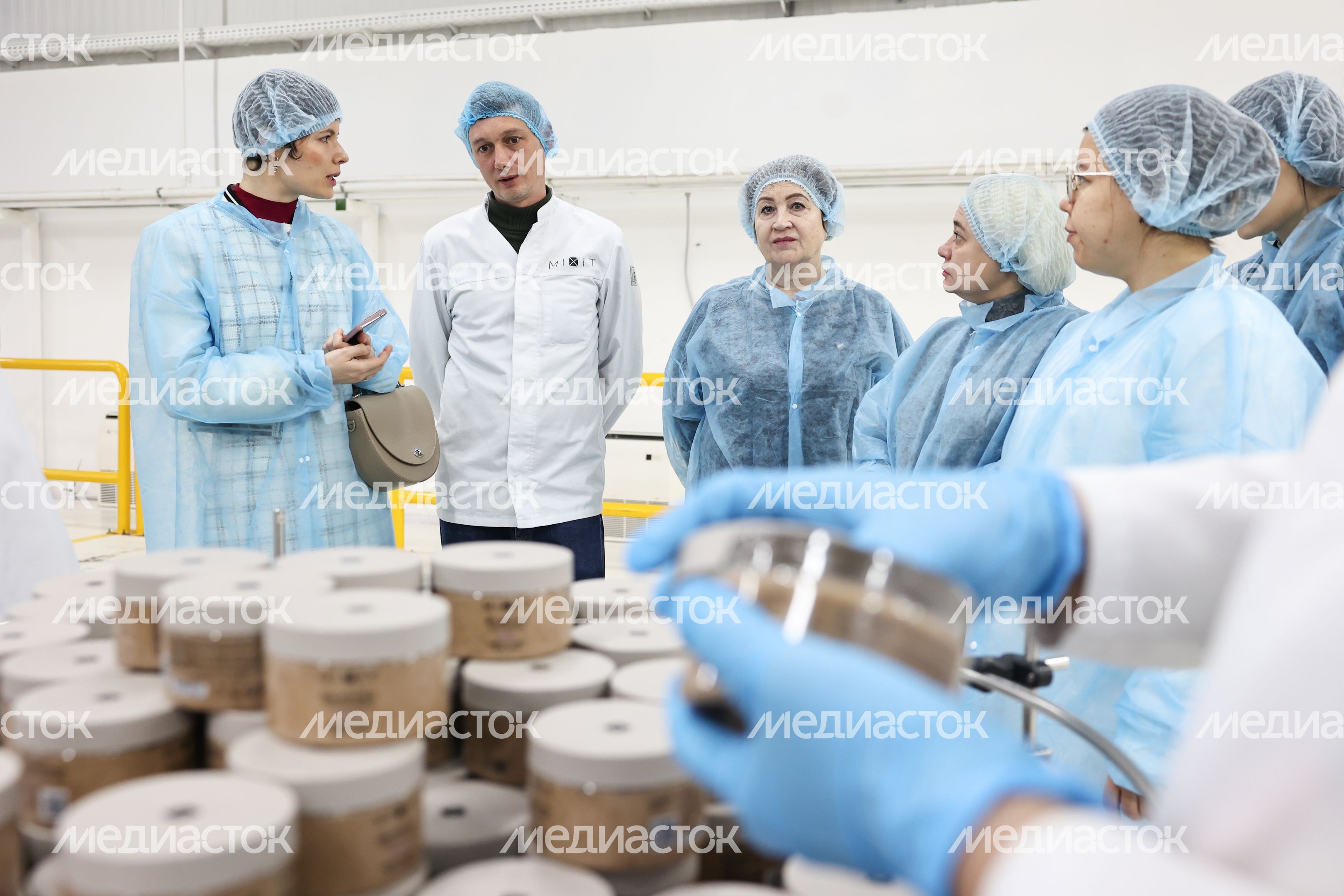 Семьи участников СВО побывали на экскурсии по производству компании Mixit Семьи участников СВО побывали на экскурсии по производству компании Mixit