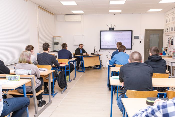 Студенты на практическом занятии в Межрегиональном центре компетенций - Техникуме имени С.П. Королева в Королеве