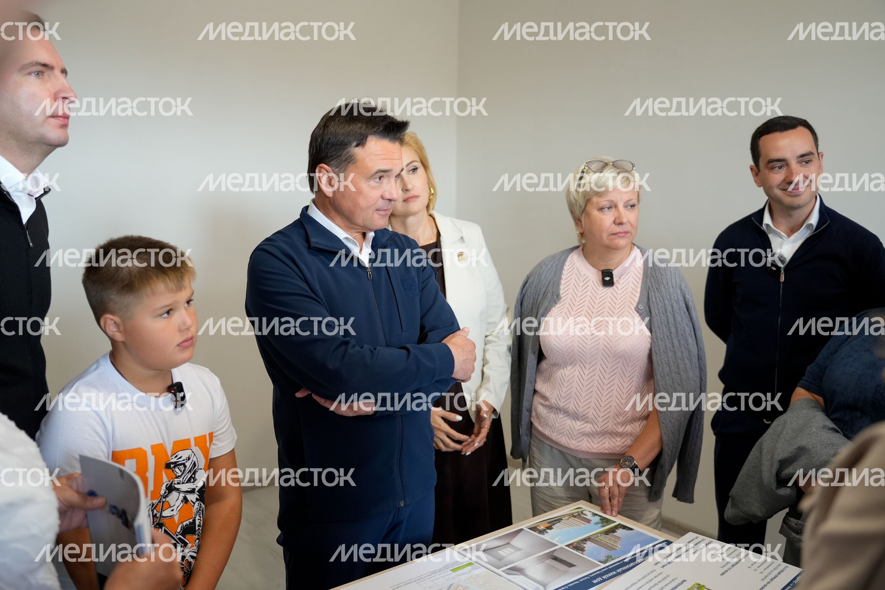 Андрей Воробьев приехал на стройплощадку многоквартирного дома на улице Гоголя в Лосино-Петровском