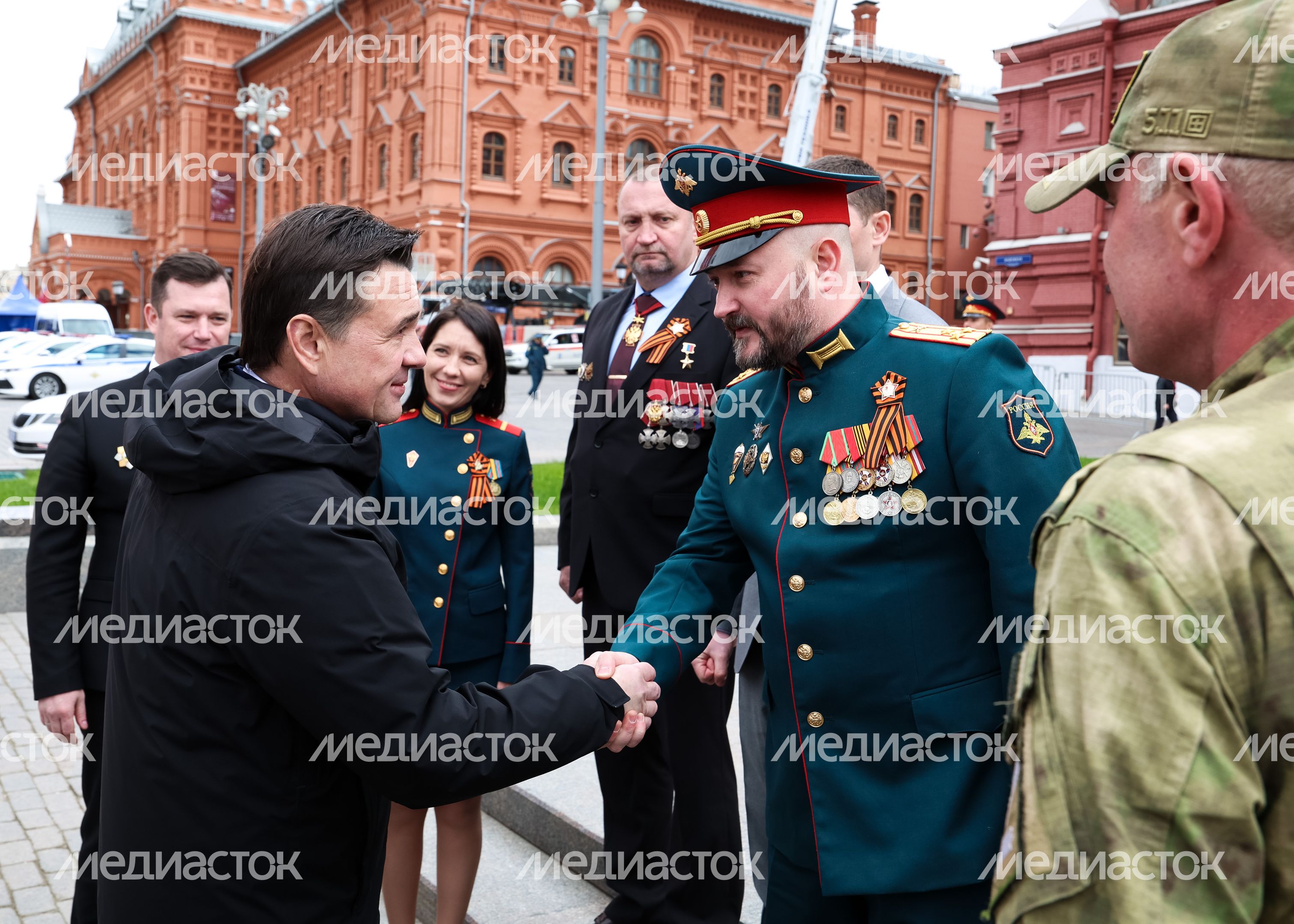 Андрей Воробьев вместе с участниками СВО возложил венок и цветы к Могиле Неизвестного Солдата Андрей Воробьев вместе с участниками СВО возложил венок и цветы к Могиле Неизвестного Солдата