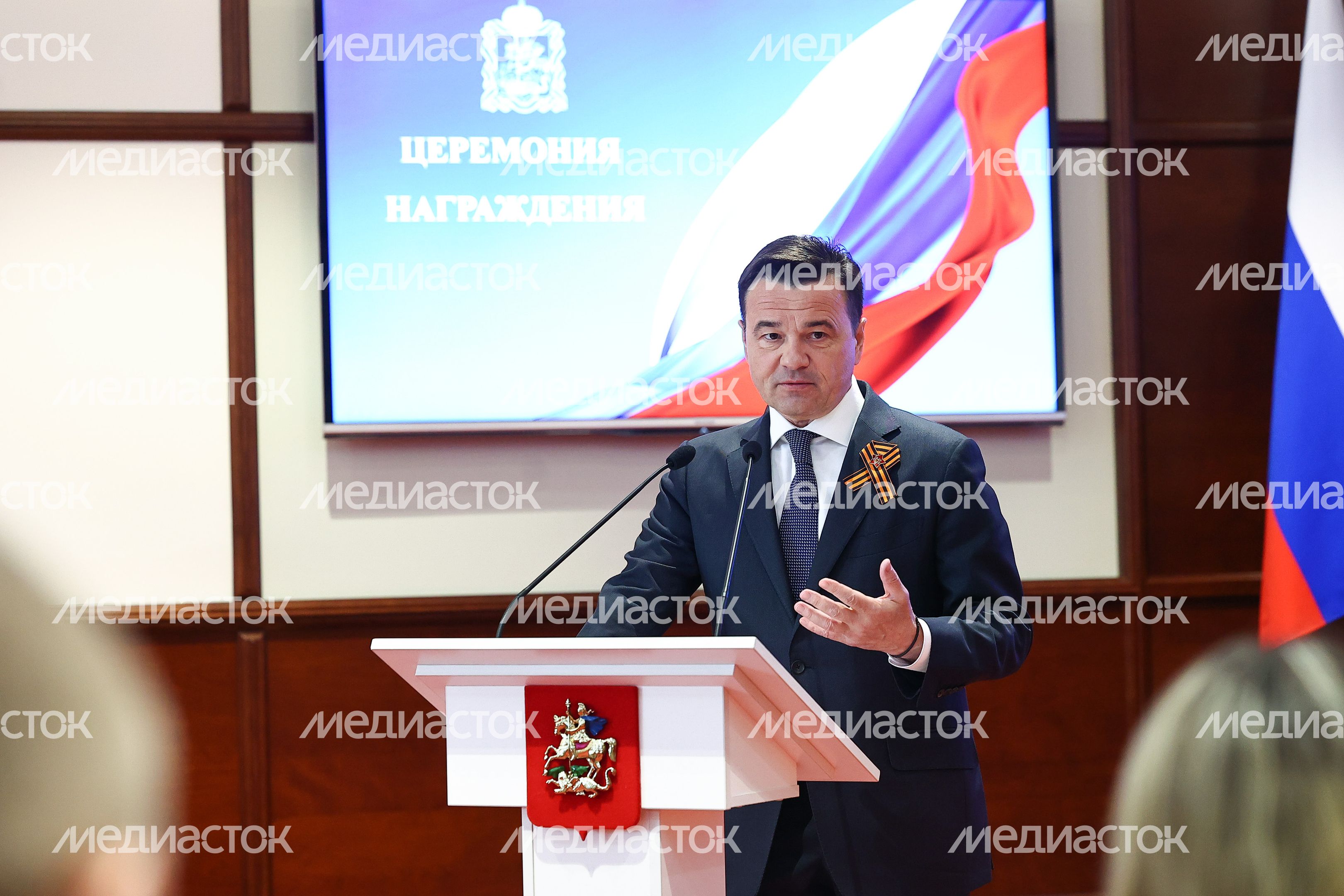 Губернатор вручил государственные награды добровольцам отряда БАРС