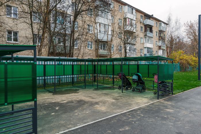 Парковка для колясок у детского сада «Малыш» после капитального ремонта в Щелково