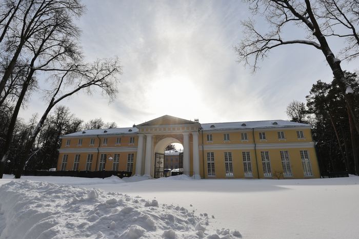 Подготовка к лыжной гонке в музее-усадьбе «Архангельское»