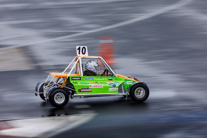 Детский заезд на мини-багги на гоночной трассе ADM Raceway в Мячково