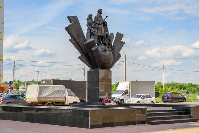 Памятник детям военных лет в поселке Свердловский округа Лосино-Петровский