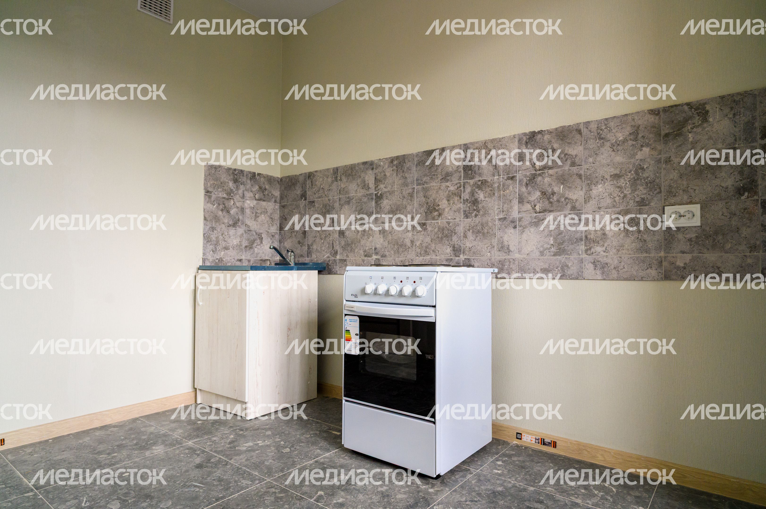 Кухня в новой квартире для переселенцев из аварийного жилья на улице Кирова в Старой Купавне Богородского округа Кухня в новой квартире для переселенцев из аварийного жилья на улице Кирова в Старой Купавне Богородского округа