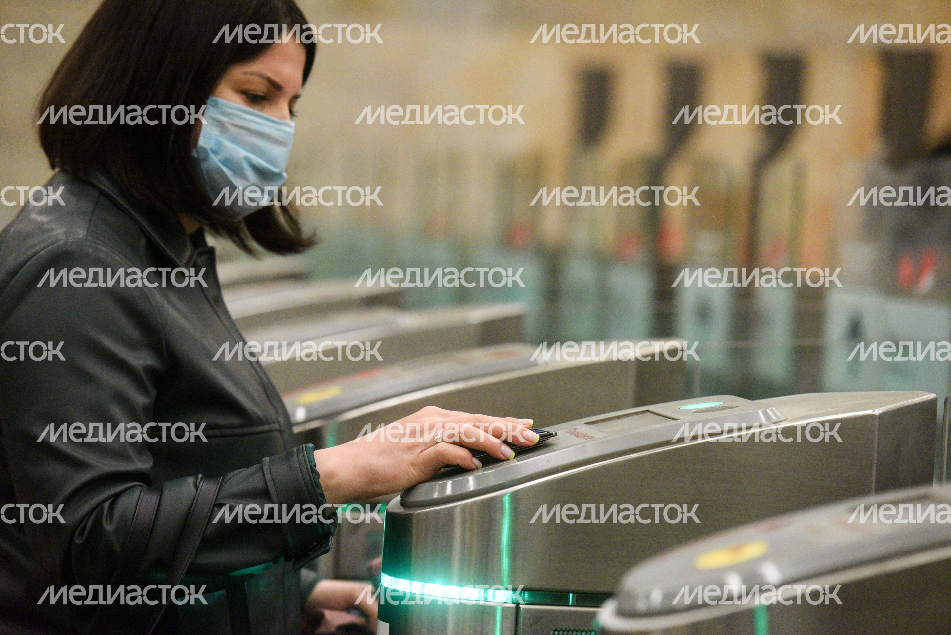 Проверки соблюдения масочно-перчаточного режима в общественном транспорте в Москве