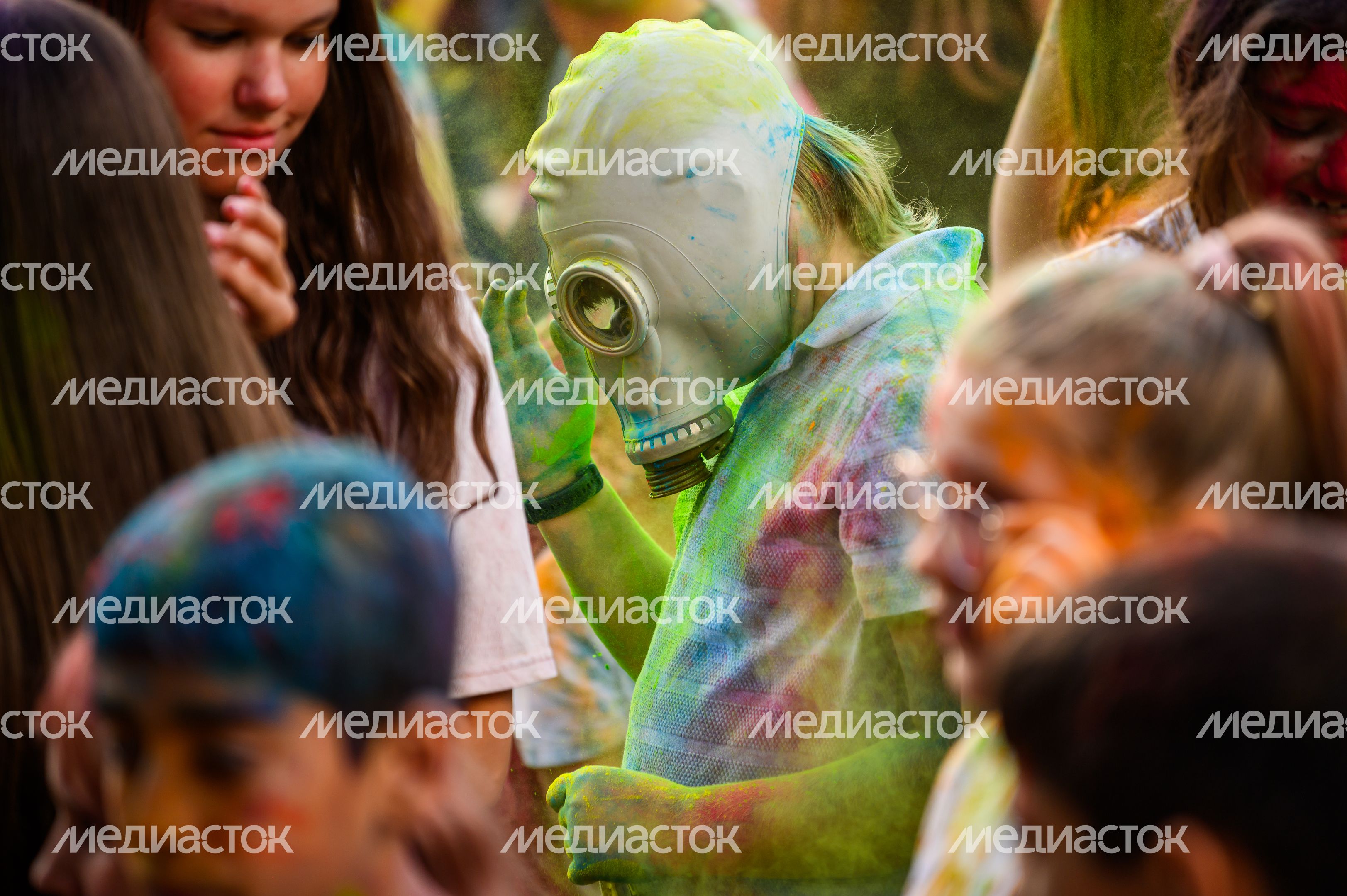 Фестиваль красок Holi Dance в Наташинском парке в Люберцах