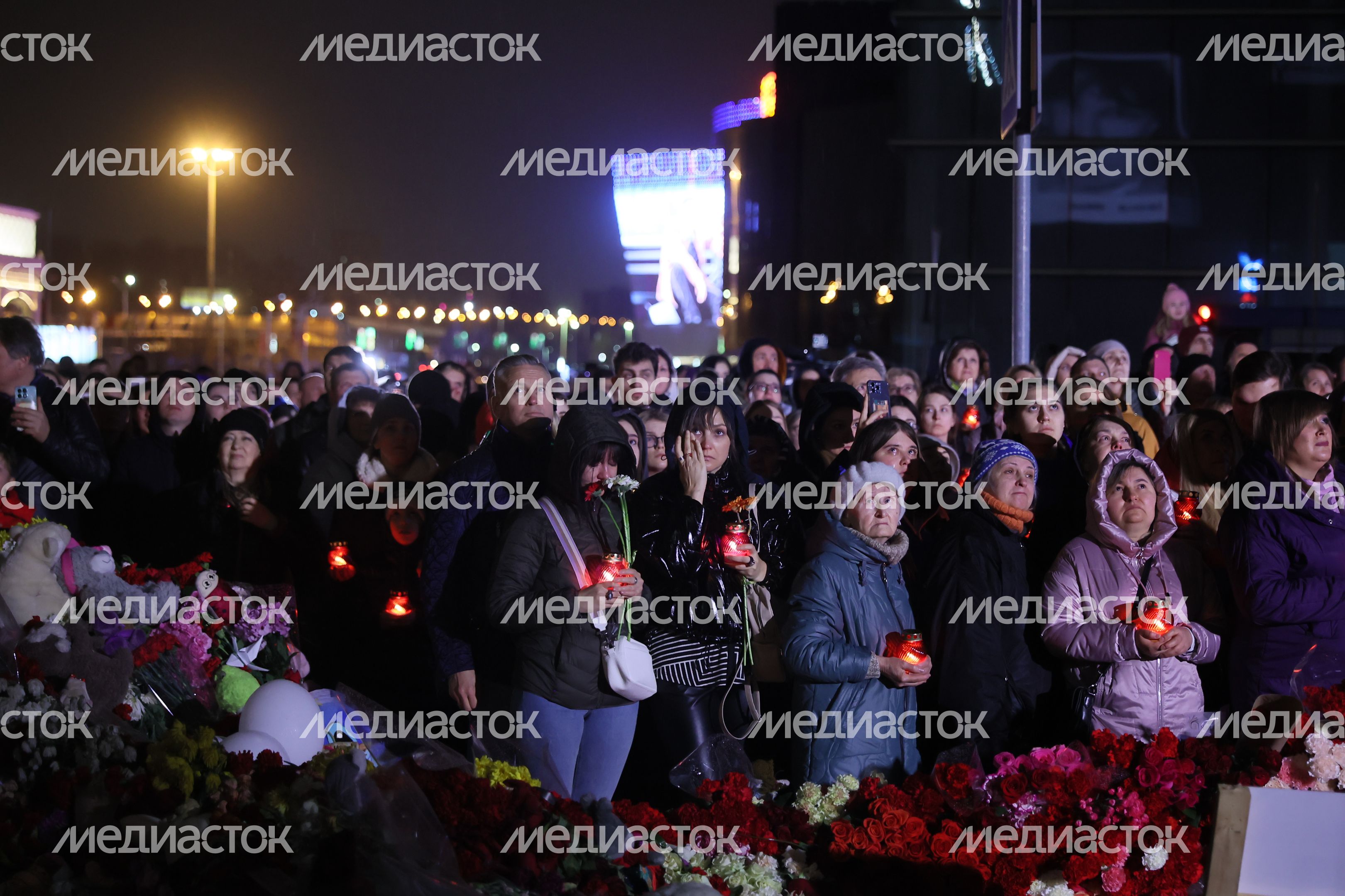 Акция памяти "Журавли" прошла на девятый день после теракта в "Крокус Сити Холле"