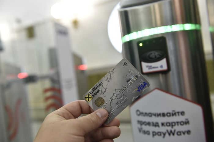 Оплата проезда банковской картой в Московском метрополитене