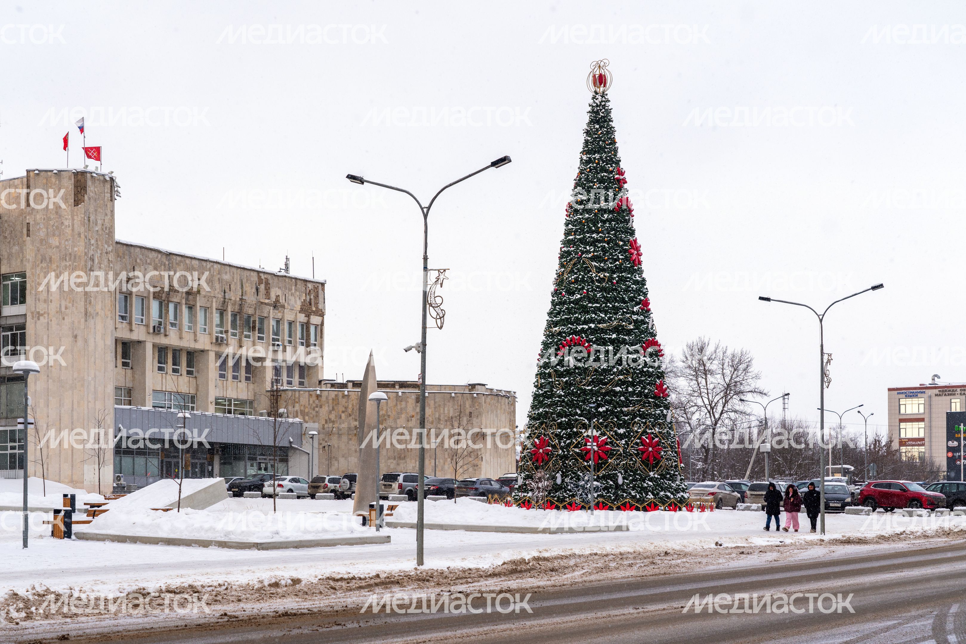 Новогодняя елка у администрации Рузского городского округа
