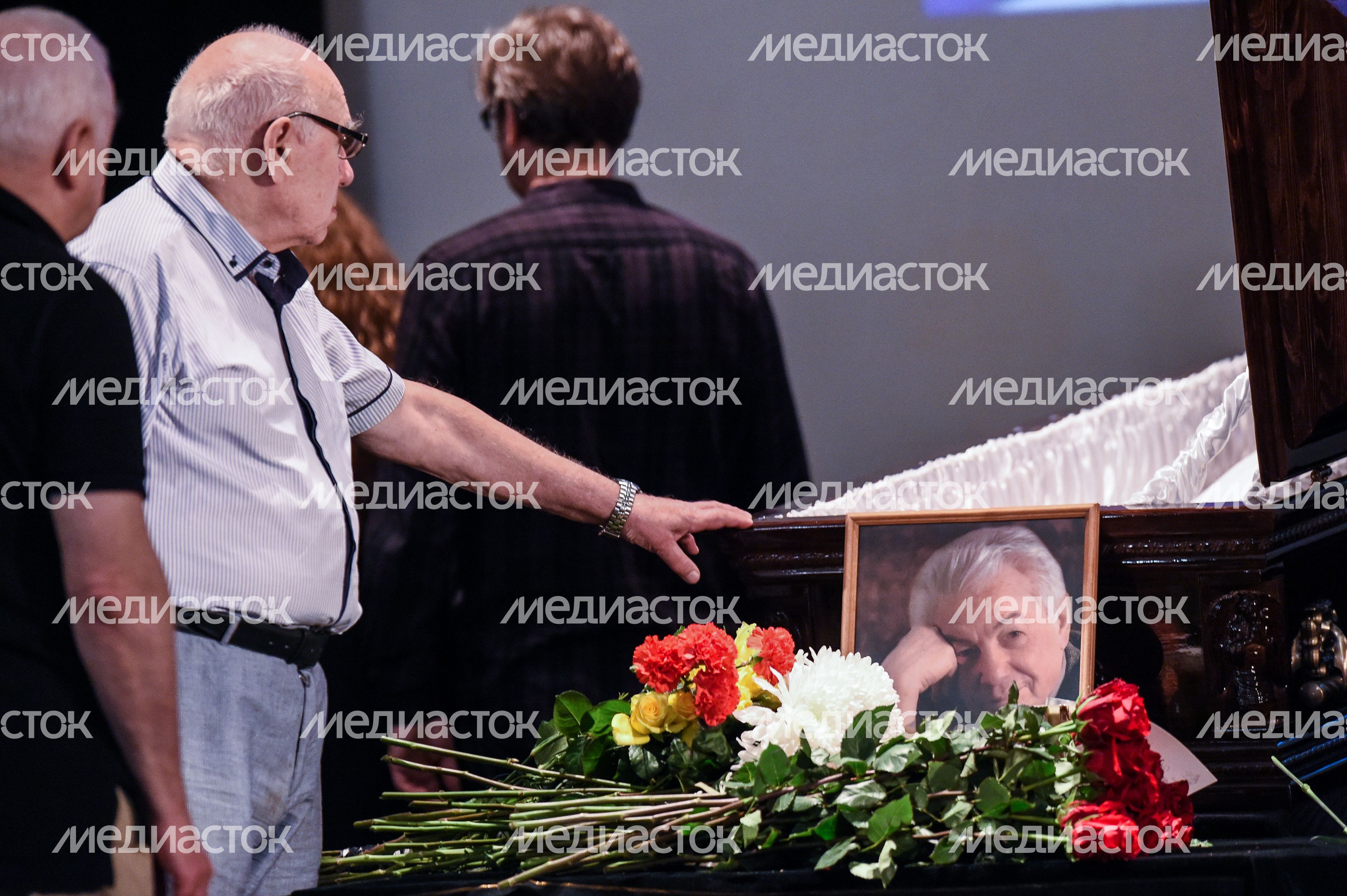 Церемония прощания с писателем Владимиром Войновичем в Москве