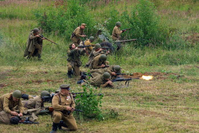 Эпизод Курской битвы под Прохоровкой на военно-исторической реконструкции в Центральном парке «Патриот»