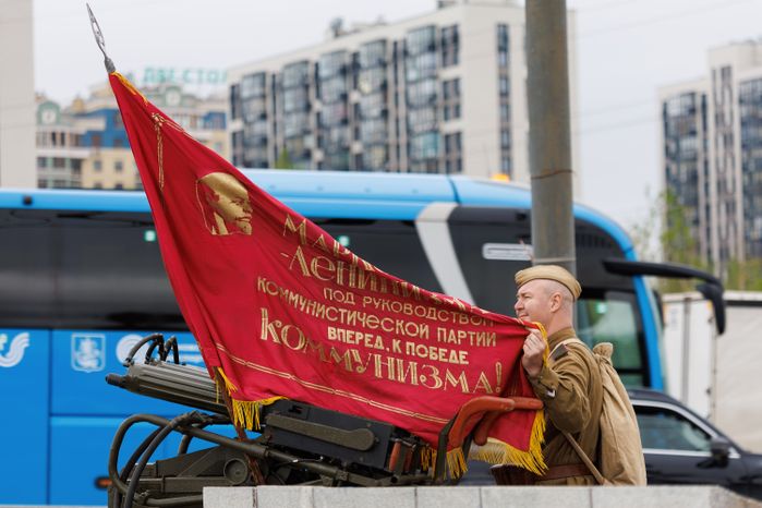 Мотопробег и торжественное возложение цветов к монументу «Противотанковые ежи» в День Победы в Химках