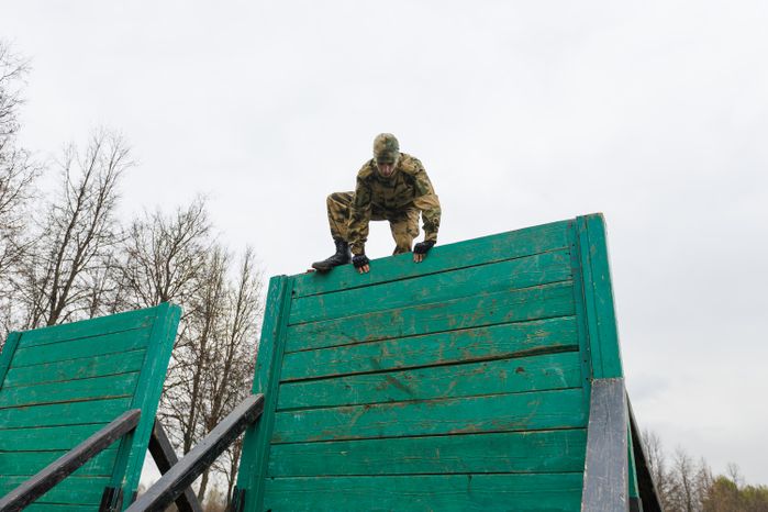 Военно-патриотическая игра «Юнармия, вперед!», посвященная Дню Победы, в Горках Ленинских