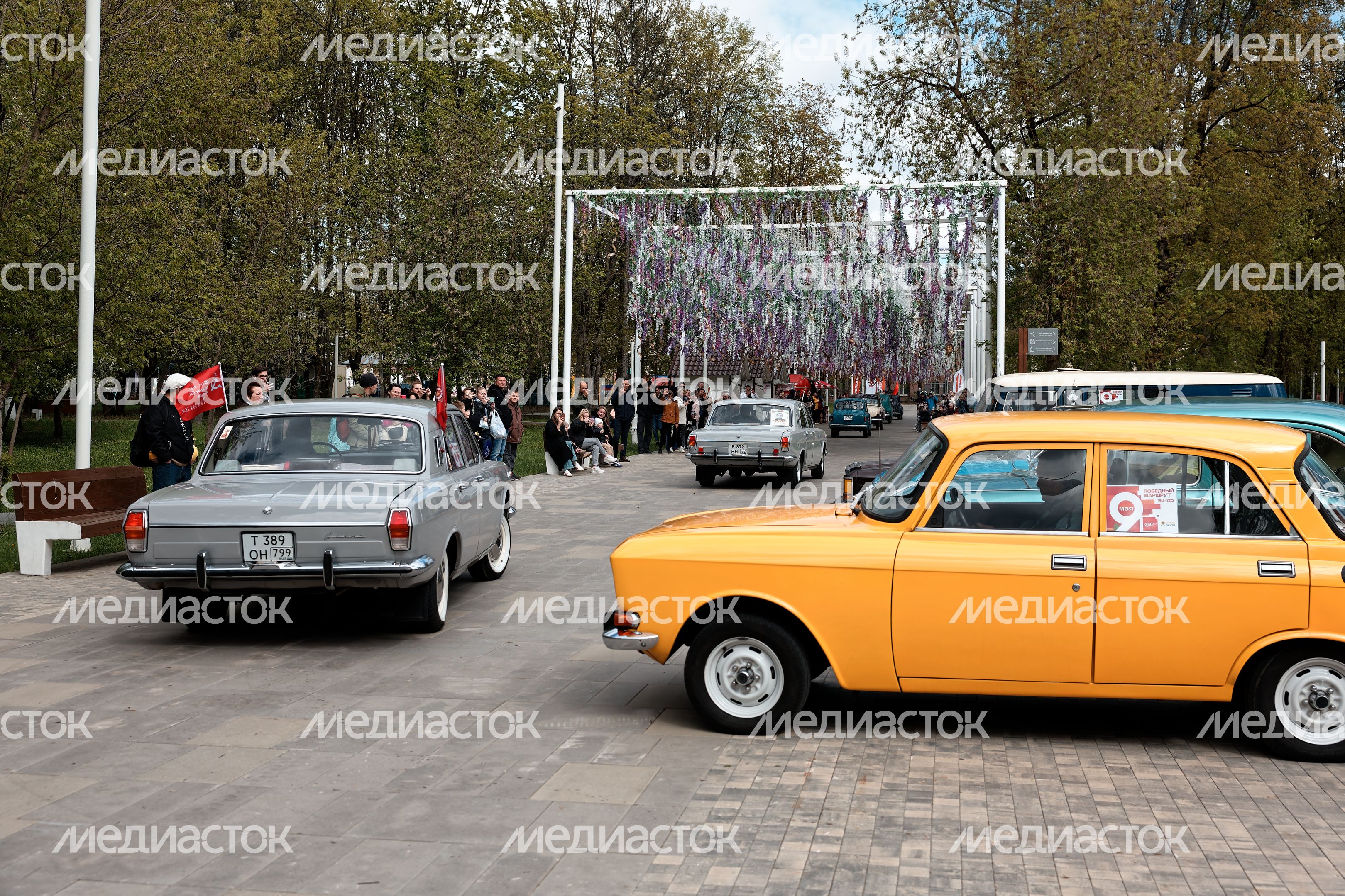 Ретроавтомобили на автопробеге ко Дню Победы «Победный маршрут» в Истре Ретроавтомобили на автопробеге ко Дню Победы «Победный маршрут» в Истре