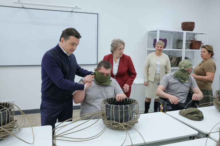 Андрей Воробьев навестил раненых бойцов в центре им. Мещерякова