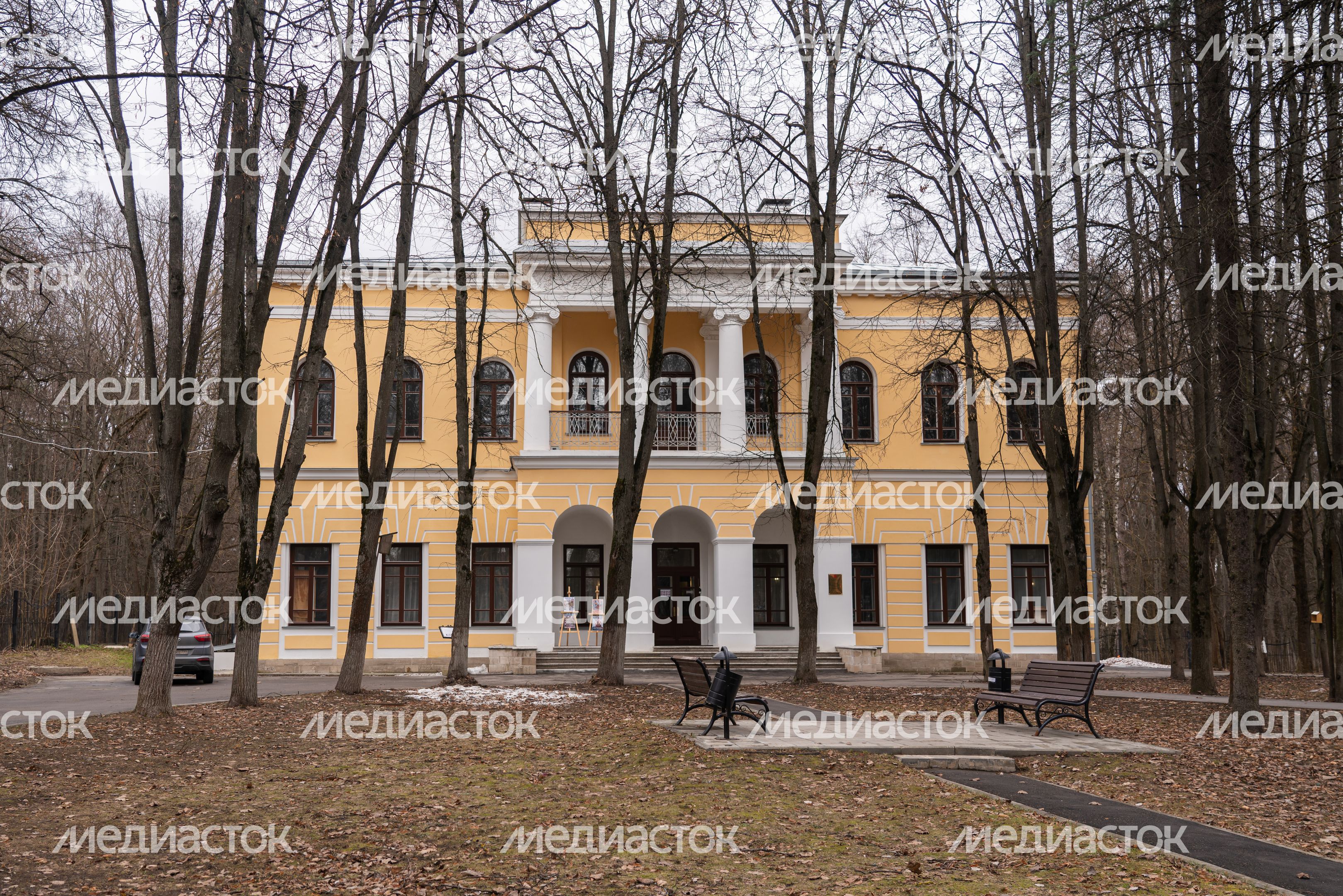 Выставка Н. Вахмистровой «Модный эскиз. Линия и цвет» в Усадьбе Знаменское-Губайлово Выставка Н. Вахмистровой «Модный эскиз. Линия и цвет» в Усадьбе Знаменское-Губайлово
